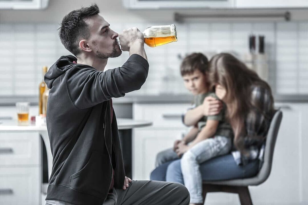 L'alcoolisme masculin peut détruire une famille