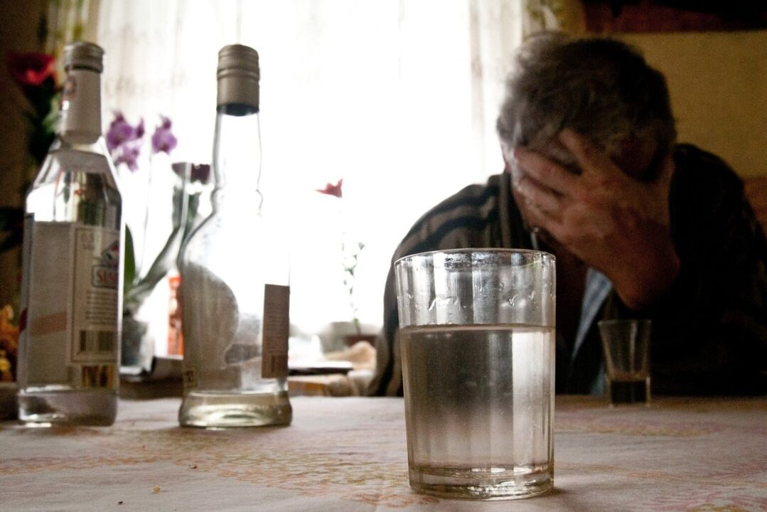 Le manque de contrôle sur la quantité de boisson est un signe du développement de l'alcoolisme